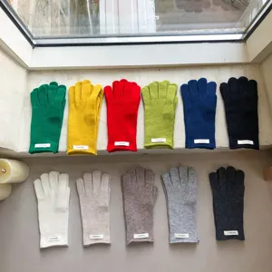 Winter warm 100% wool knit gloves for women, solid color touchscreen gloves set main view.