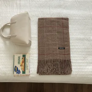 Gemütlicher Winter Vintage Karo Schal mit Fransen, warmer weicher Modeschal für Damen.