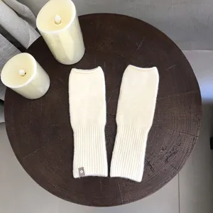 Creme-weiße Strick-Fingerlos-Handschuhe, gemütliche warme Winter-Armwärmer für Damen.