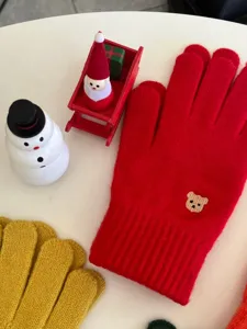 Guanti in maglia ricamo orsetto carino invernali caldi touchscreen guanti lana dettaglio.