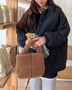 Winter brown teddy plush handbag for women, cute fluffy tote bag, stylish Korean style daily purse.