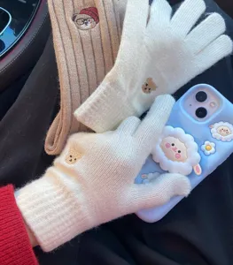 Guanti in maglia ricamati con orsetto carino touchscreen, guanti invernali caldi per coppie.