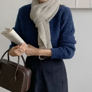 Gezellige winter wollen sjaal voor dames, klassieke grijze gebreide sjaal voor koude dagen.