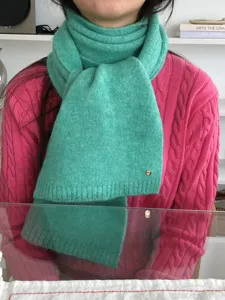 Winter einfarbiger warmer Lammwolle Schal Detail, weicher Strick Halswärmer für kalte Tage.