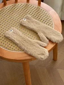 Beige kuschelige Plüsch Fäustlinge für Damen weiche warme Winterhandschuhe flauschig