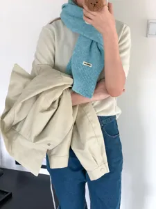 Koreanischer einfarbiger Strickschal Detailansicht, sehr weicher warmer Wollschal.