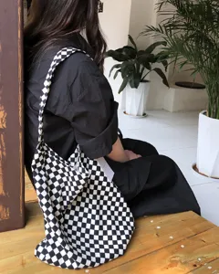 Schwarz-weiße Karomuster Canvas Tragetasche, große Kapazität modische Umhängetasche Damen.