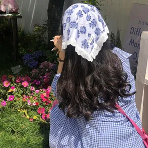 Vintage Pastoraler Blumendruck Dreieck Kopftuch Mit Spitzenbesatz Damen Sommer Baumwolle Bandana Kopftuch Foto-Requisiten