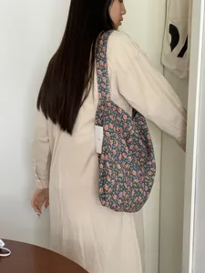 Japanische blumige Canvas Schultertasche für Damen, große Freizeittasche und Shopper.