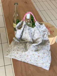 Koreanischer Stil blumiger Kordelzug Shopper für Damen, ideal für Frühlings- und Sommerpicknick.