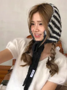 Winter koreanischer Stil schwarz-weiß gestreifte Mütze Ohrenschützer, warm für Damen.