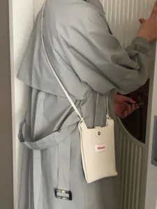 Bolso cruzado mini de punto de color sólido minimalista coreano para mujeres uso diario.