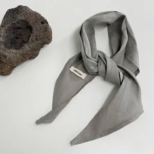 Foulard per capelli in lino grigio tinta unita minimalista, fascia accessorio tessuto naturale.