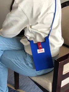 2024 Bolso cruzado mini de punto de color sólido minimalista coreano para mujeres