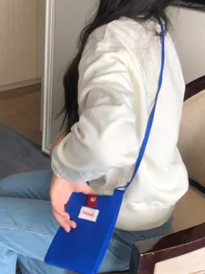 Bolso bandolera de teléfono de punto de color sólido minimalista de estilo coreano
