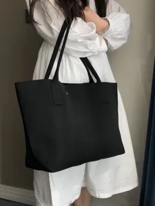 Sac cabas en tricot noir minimaliste pour femme, grand sac à épaule décontracté quotidien.