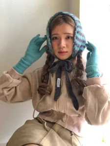 Ensemble de gants en tricot et bonnet chaud d'hiver pour femmes et hommes, design cosy.