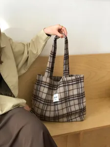 Casual plaid woolen tote bag for women, large capacity winter shoulder bag with handle.
