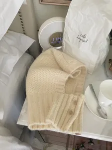 Cómodo pasamontañas de punto de invierno con botones, bufanda con capucha cálida para días fríos.