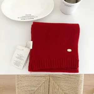 Bufanda de lana roja lisa estilo coreano ins para mujer, accesorio de invierno cálido.