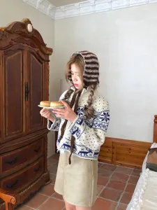 Winter koreanischer Stil gestreifte Strick Ohrenschützer Mütze Detail, gemütlicher Look.