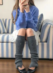 Grijze gebreide beenwarmers voor dames, gezellige winter sokken, Koreaanse mode stijlvolle.