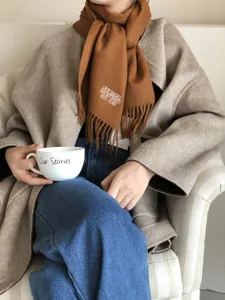 Herbst Winter Neuer Einfarbiger Bestickter Wollschal Fransen Unisex Warmer Halsschal