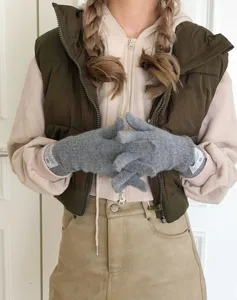Gants tactiles en tricot gris femmes hommes hiver chaud laine doigts separes detail