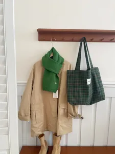 Large capacity green plaid shoulder bag for women, cozy winter woolen tote bag for daily wear.