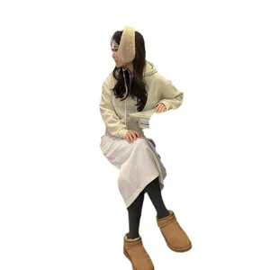 Fluffy earmuffs for women, winter warm solid color cold-proof thermal ear warmer.