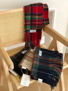 Écharpe d'hiver à carreaux classique pour femmes et hommes, écharpe douce à franges.