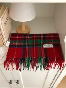 Écharpe en laine à carreaux rouge pour l'hiver, châle classique à franges pour unisexe.