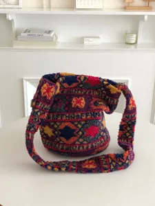 Ζεστή τσάντα ώμου από plush Fair Isle, κομψή χνουδωτή μεγάλη τσάντα χιαστί για γυναίκες.