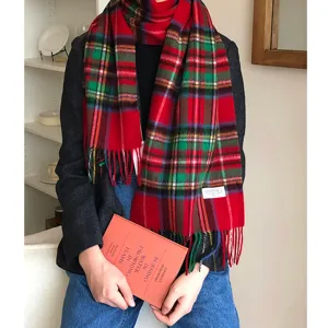 Écharpe d'hiver classique à carreaux rouges pour femmes et hommes, douce et chaude avec franges.