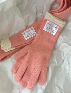 Ensemble de gants longs tricotés et d'écharpe d'hiver chauds avec fonction tactile.