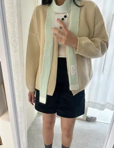 Cardigan en tricot automne hiver coréen avec long ensemble d'écharpe, mode casual détail.