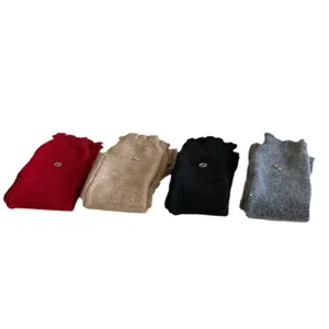 Winter wol gebreide beenwarmers voor vrouwen, gezellige slouch sokken met metalen knop in vier.