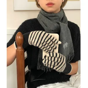 Koreanischer Stil Strickschal und gestreifte Handschuhe Winter warme Wolle Set Damen.