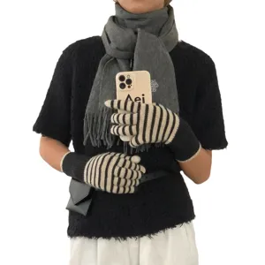 Koreanischer Stil Herbst Winter Wolle Schal mit Fransen und gestreiften Handschuhen.