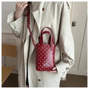 Mini bolso cruzado rojo con lunares, lindo bolso informal para telefono con asas dobles.