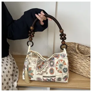 Chic borsa a mano ricamata etnica cinese con manico in perline di legno e nappa
