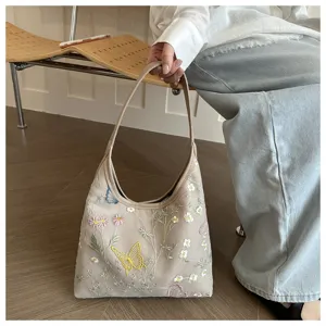 Bolso de hombro hobo bordado chic con motivos florales para uso diario y trabajo.