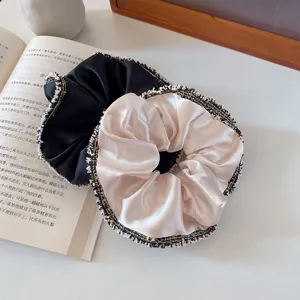 Elegantes coleteros de estilo francés con borde de encaje tweed para el pelo diario.