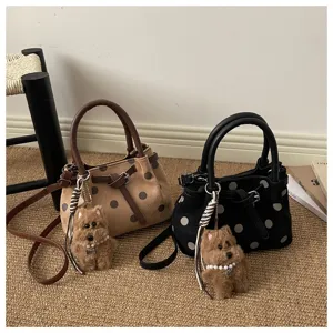 Stijlvolle polkadot emmertas lederen handtas met een schattige hond hanger schoudertas