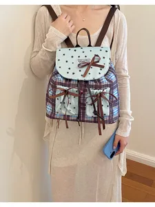 Zaino verde menta con stelle e motivi a quadri da donna, borsa leggera ed elegante con fiocco.