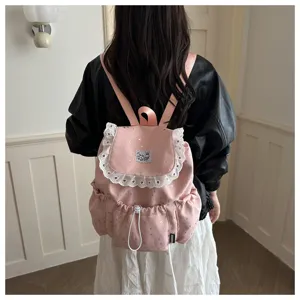 Sac à dos rose à motif d'étoiles, bordure en dentelle et cordon pour voyage et loisir.