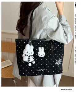 Sac cabas en toile à pois noirs avec pendentif lapin en peluche et étoiles, mignon.