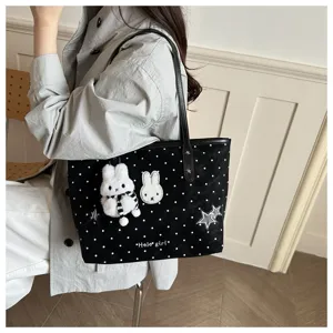 Sac cabas noir à pois avec adorable pendentif lapin en peluche, grand sac bandoulière décontracté.