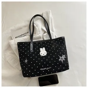 Sac cabas en toile à pois noirs avec broderie de lapin mignon pour les trajets quotidiens.