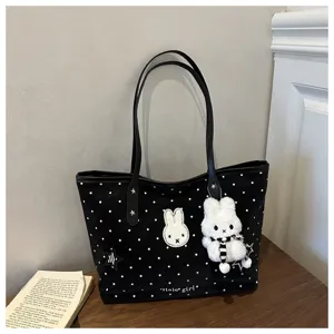 Sac cabas en toile à pois noirs avec joli patch de lapin et pendentif peluche pour femme